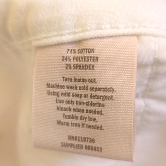 Juniors Decree Size 15 White Cutoff Shorts with Floral Stiching Pre-Owned - Picture 8 of 8